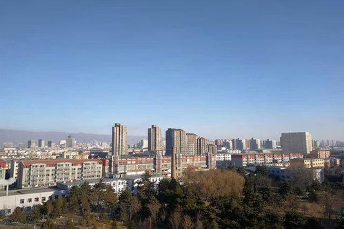 二连浩特的天空下，从天气预报看一座边境小城的呼吸